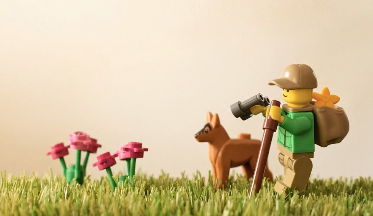 Jouet de construction pour enfant dans un univers d’aventure coloré
